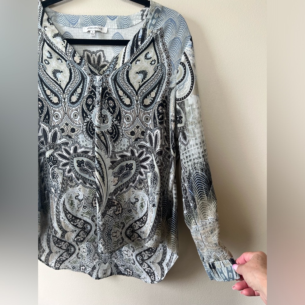 Rose & Olive Gray Long Sleeve Paisley Blouse Women S Generous Fit Lightweight - Picture 9 of 13